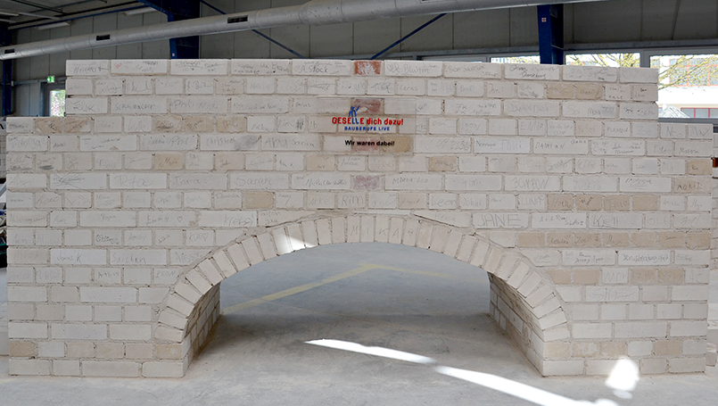 Bild 020 | GESELLE dich dazu! – Brücke in der Maurer-Halle abc Bau M-V GmbH GESELLE dich dazu! – Brücke in der Maurer-Halle