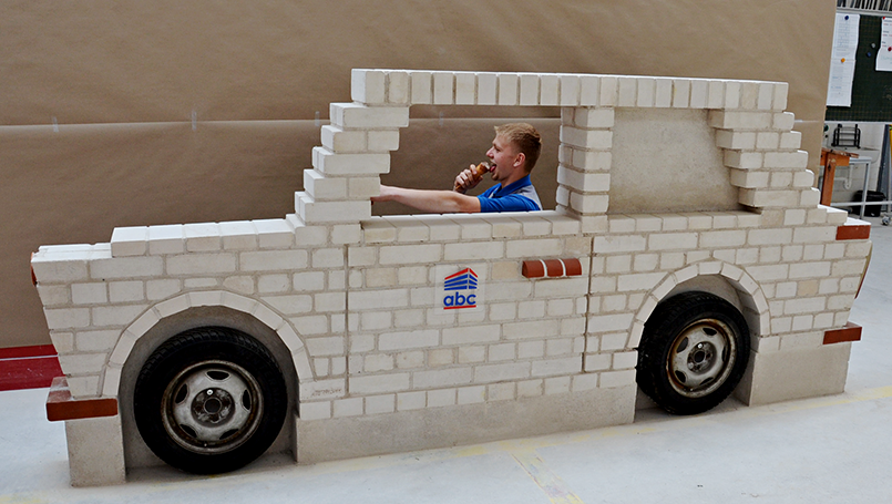 Bild 025 | GESELLE dich dazu! – Gemauerter Trabant abc Bau M-V GmbH GESELLE dich dazu! – Gemauerter Trabant